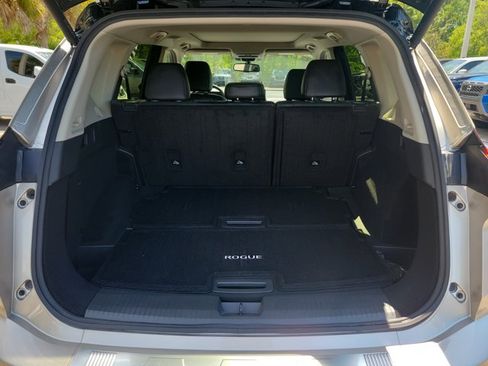 Used 2025 Nissan Rogue Platinum w/ Platinum Premium Package FWD image 8