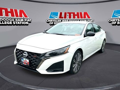 Used 2025 Nissan Altima 2.5 SR FWD image 1