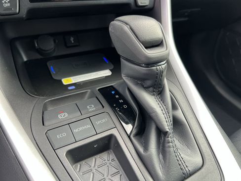 Used 2022 Toyota RAV4 XLE image 26