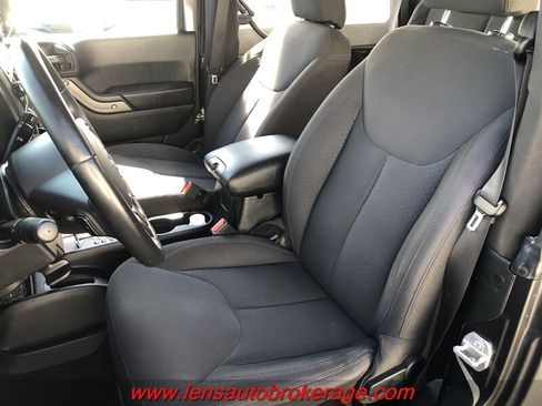 Used 2018 Jeep Wrangler Sport AWD/4WD image 14