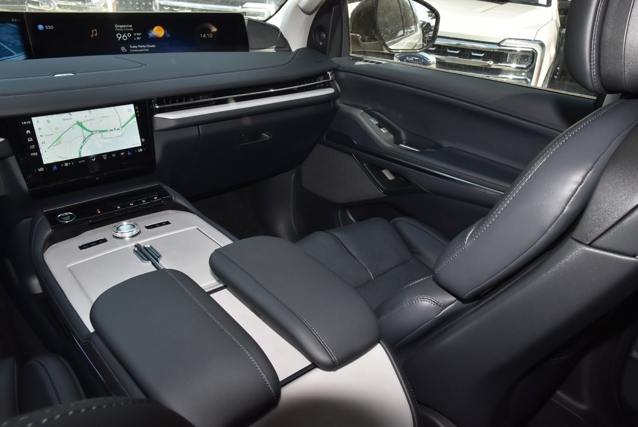 New 2027 Lincoln Navigator Reserve AWD/4WD image 18