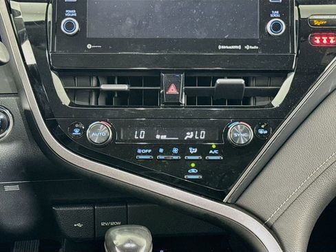 Used 2022 Toyota Camry SE w/ Cold Weather Package FWD image 15