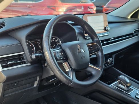 Used 2022 Mitsubishi Outlander ES image 16