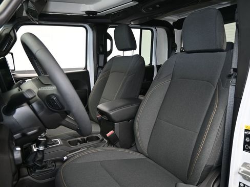 Used 2025 Jeep Gladiator Sport image 10