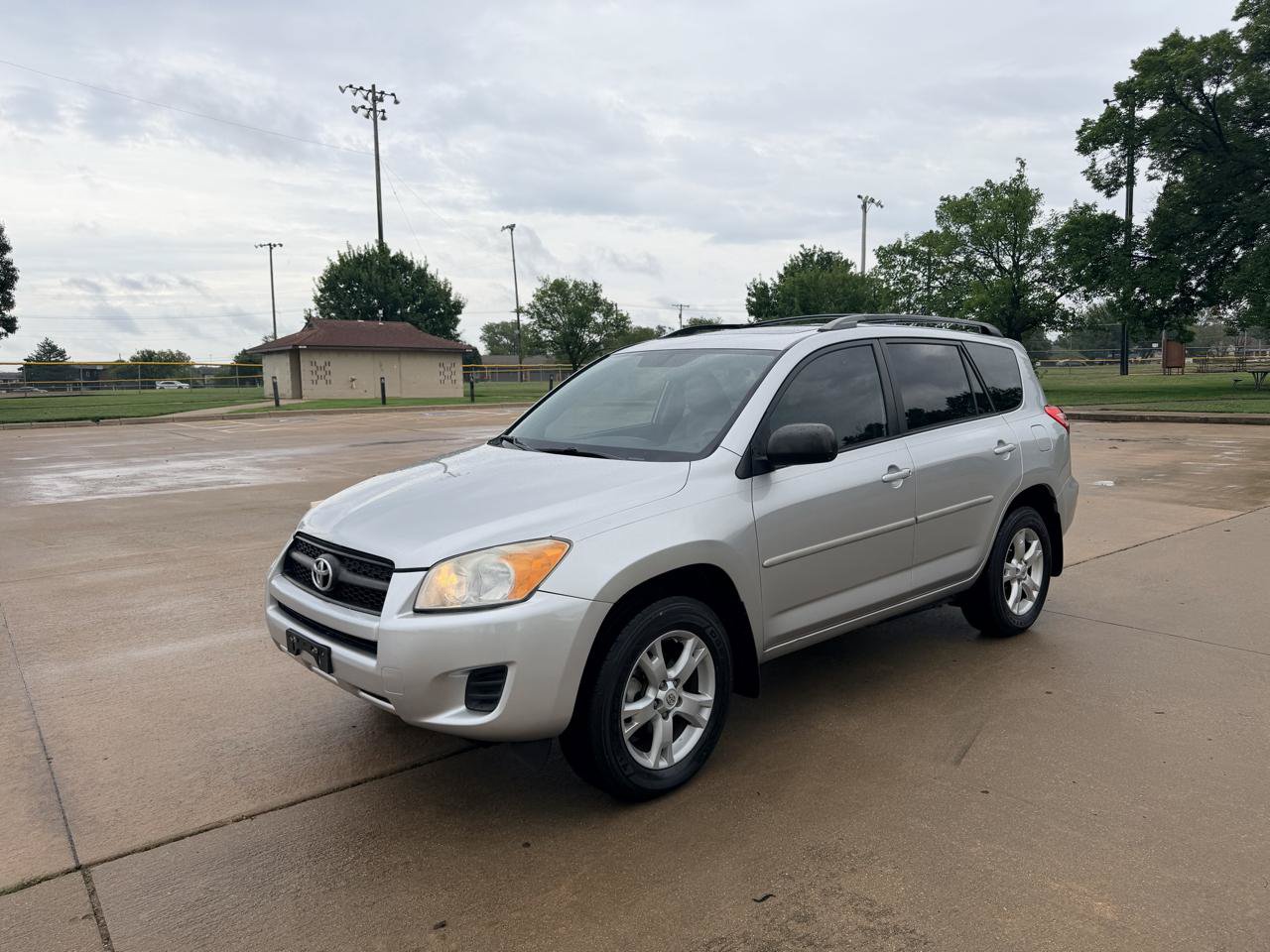 Used 2012 Toyota RAV4 FWD w/ Upgrade Value Pkg image 3
