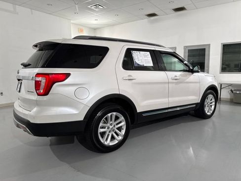 Used 2016 Ford Explorer XLT w/ Equipment Group 202A FWD image 15