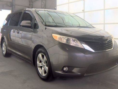 Used 2014 Toyota Sienna LE FWD image 1