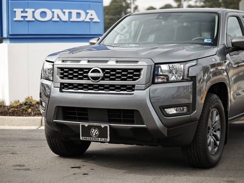 Used 2025 Nissan Frontier SV w/ SV Convenience Package image 2