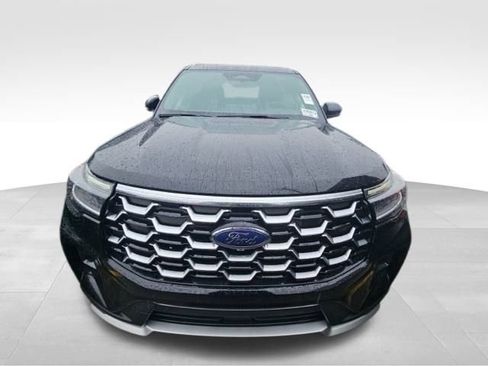 Used 2025 Ford Explorer Platinum w/ LUX Leather Package image 2