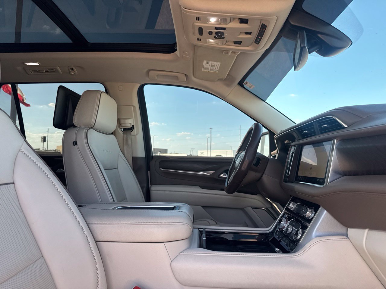 Used 2021 GMC Yukon Denali w/ LPO, Illumination Package AWD/4WD image 35