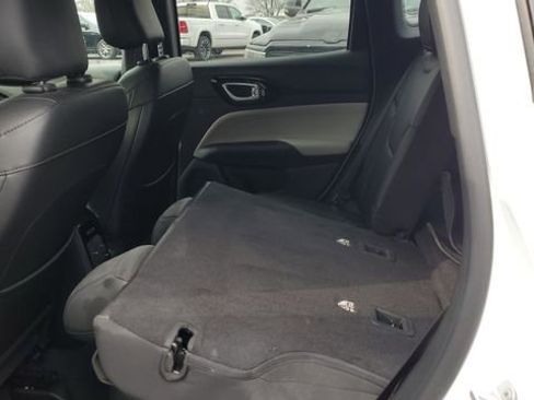 Certified 2024 Jeep Compass Limited image 24