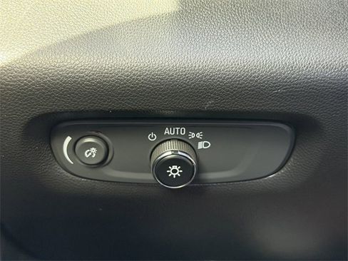 Certified 2023 Chevrolet Traverse LT image 32