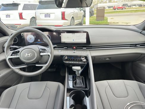 Certified 2024 Hyundai Elantra SEL w/ Convenience Package image 11