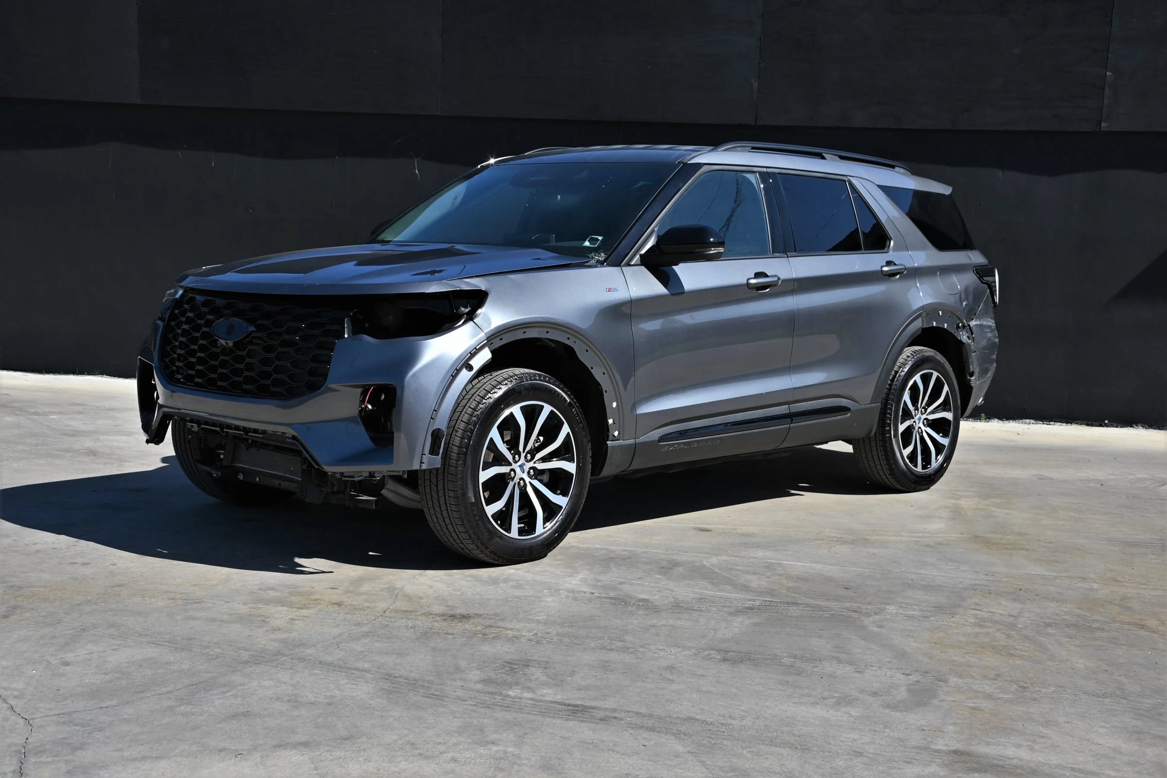 Used 2025 Ford Explorer ST-Line AWD/4WD image 2