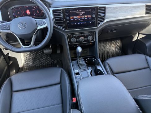 Used 2023 Volkswagen Atlas Cross Sport SE w/ Panoramic Sunroof Package image 16