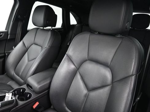 Certified 2021 Porsche Macan S AWD/4WD image 5