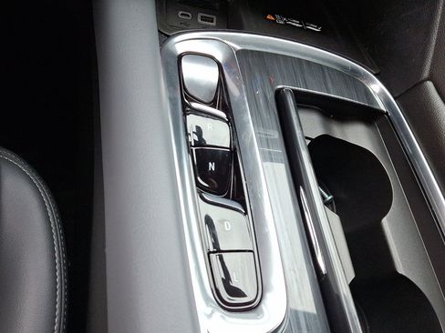 Used 2024 Buick Enclave Premium image 32