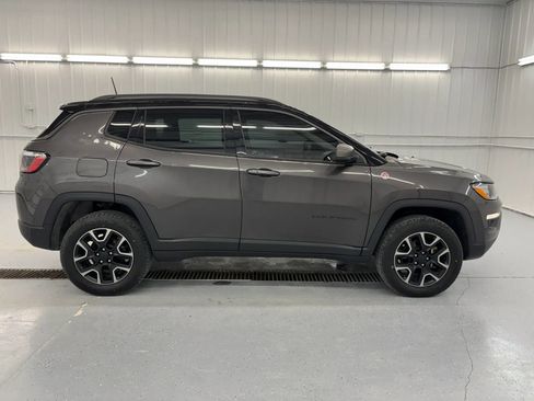 Used 2019 Jeep Compass Trailhawk w/ Cold Weather Group AWD/4WD image 2