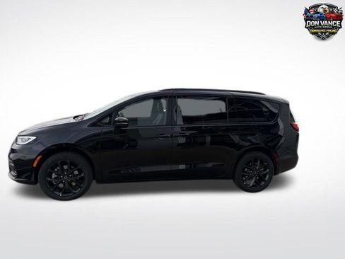 New 2026 Chrysler Pacifica Select w/ S Appearance Package image 2