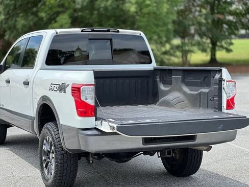 Used 2019 Nissan Titan PRO-4X AWD/4WD image 39