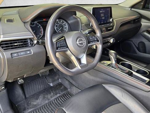 Used 2023 Nissan Altima 2.5 SR FWD image 9