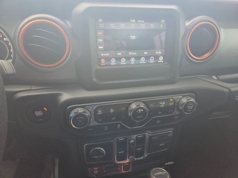 Used 2021 Jeep Gladiator Mojave w/ Cold Weather Group AWD/4WD image 18