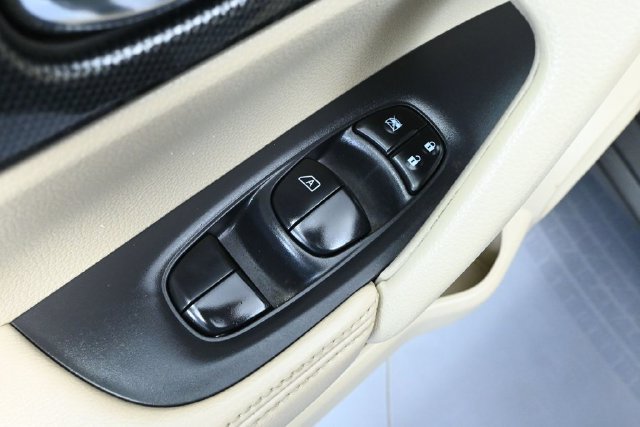 Used 2014 Nissan Rogue SL w/ SL Premium Package FWD image 18