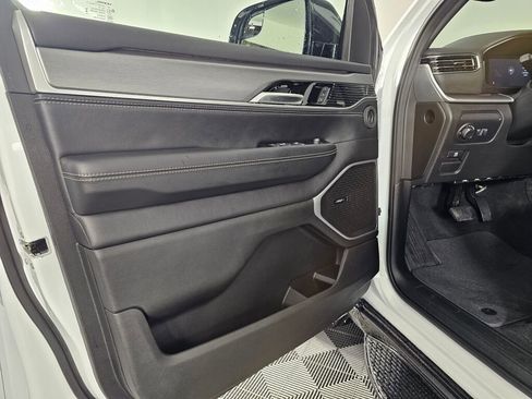 New 2026 Jeep Grand Wagoneer L 4WD w/ HD Trailer Tow Package image 20