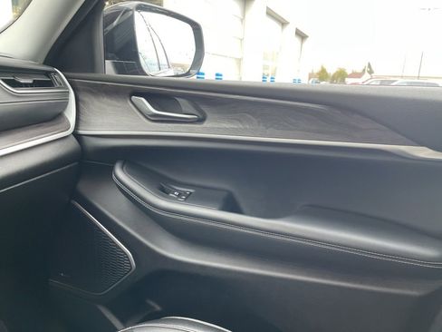 Used 2022 Jeep Grand Cherokee L Limited w/ MOPAR Finishing Package image 18