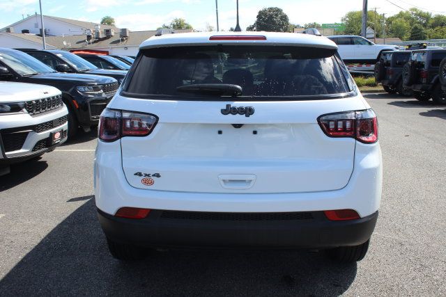 Used 2025 Jeep Compass Latitude w/ Convenience Group AWD/4WD image 27
