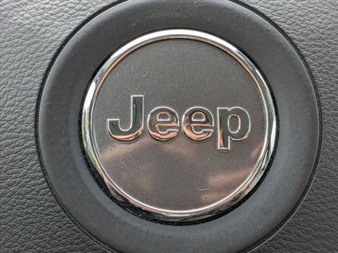 Used 2019 Jeep Cherokee Limited image 13