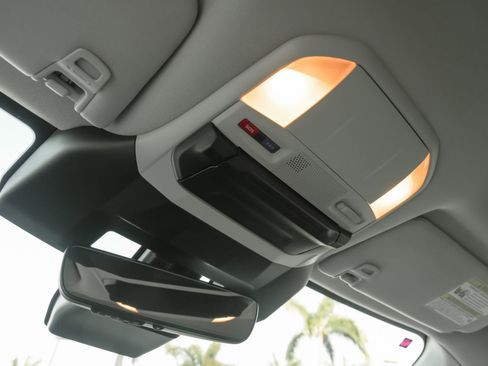 Used 2024 Subaru Ascent Premium w/ Convenience Package image 18