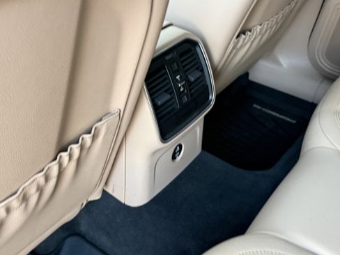 Used 2021 Porsche Macan image 24