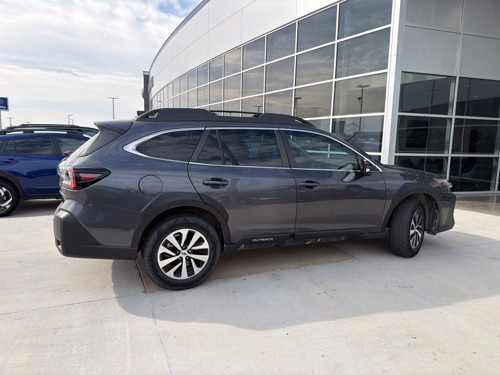 Used 2024 Subaru Outback Premium AWD/4WD image 4