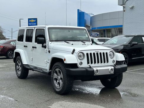 Used 2017 Jeep Wrangler Unlimited Sahara w/ Connectivity Group image 1