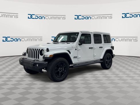 Used 2023 Jeep Wrangler Unlimited Sahara AWD/4WD image 4