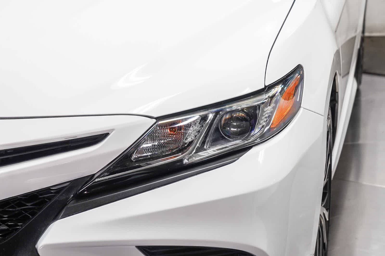 Used 2020 Toyota Camry SE FWD image 9