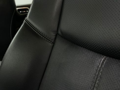 Used 2019 Nissan Pathfinder Platinum image 18