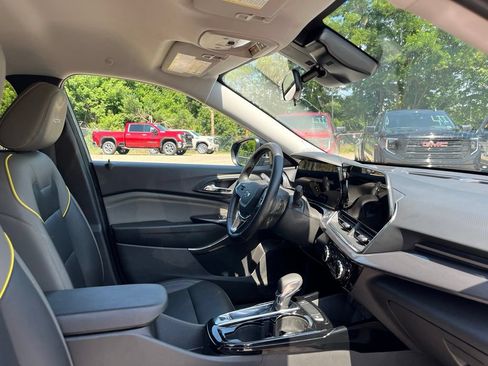 Used 2025 Chevrolet Trax ACTIV FWD image 38