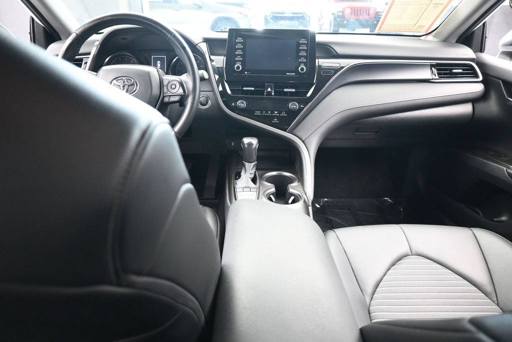 Used 2022 Toyota Camry SE w/ Convenience Package FWD image 38