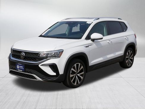 Certified 2023 Volkswagen Taos SE w/ Panoramic Sunroof Package AWD/4WD image 3