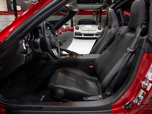 Used 2024 MAZDA MX-5 Miata RF Grand Touring image 19