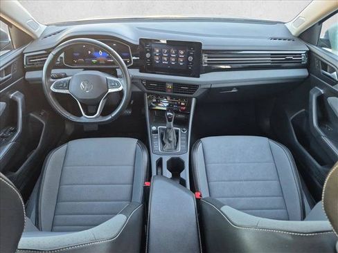 Used 2025 Volkswagen Jetta SE FWD image 16