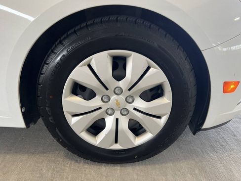 Used 2012 Chevrolet Cruze LS FWD image 19