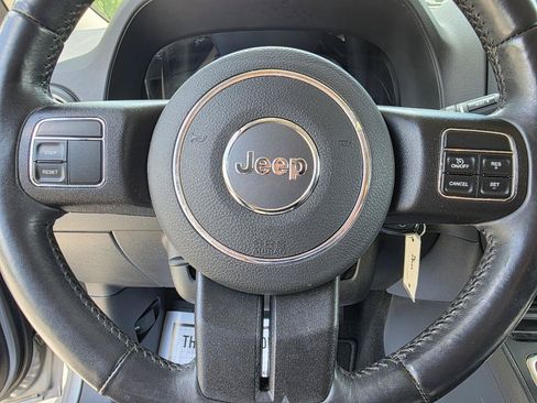 Used 2017 Jeep Patriot Latitude AWD/4WD image 14