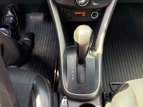 Used 2019 Chevrolet Trax LT w/ LT Convenience Package FWD image 9
