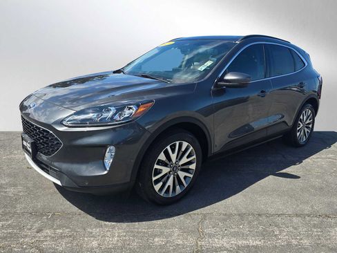 Used 2020 Ford Escape Titanium w/ Titanium Premium Package 2.0 image 3