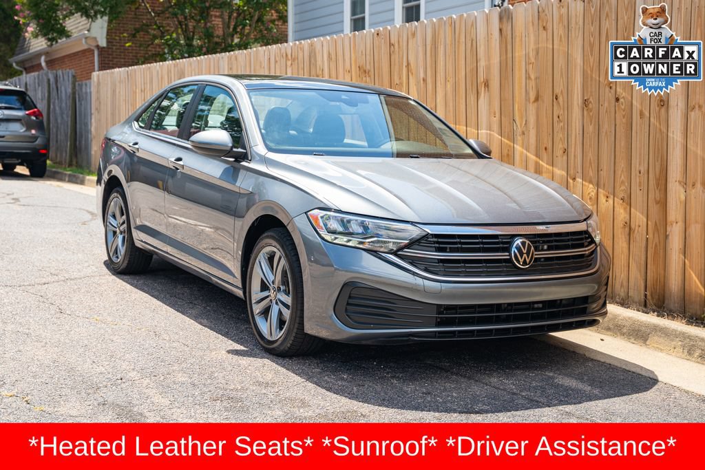 Used 2024 Volkswagen Jetta SE FWD image 3
