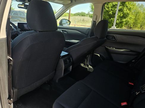 Used 2024 Nissan Rogue S image 28