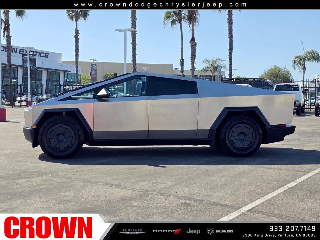 Used 2024 Tesla Cybertruck AWD Crew Cab image 4